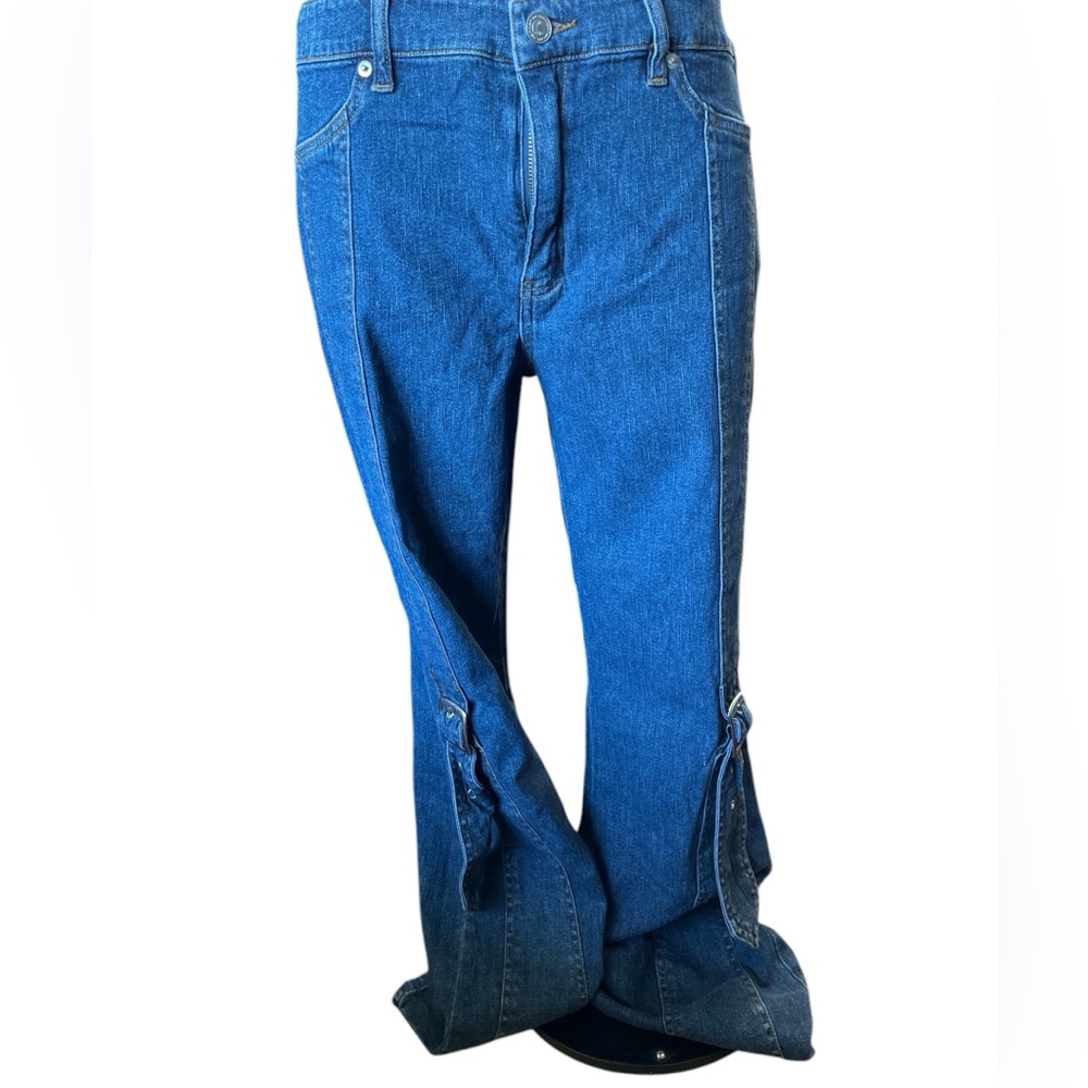 Woman’s Forenza Jeans with buckle accents on each side size 8